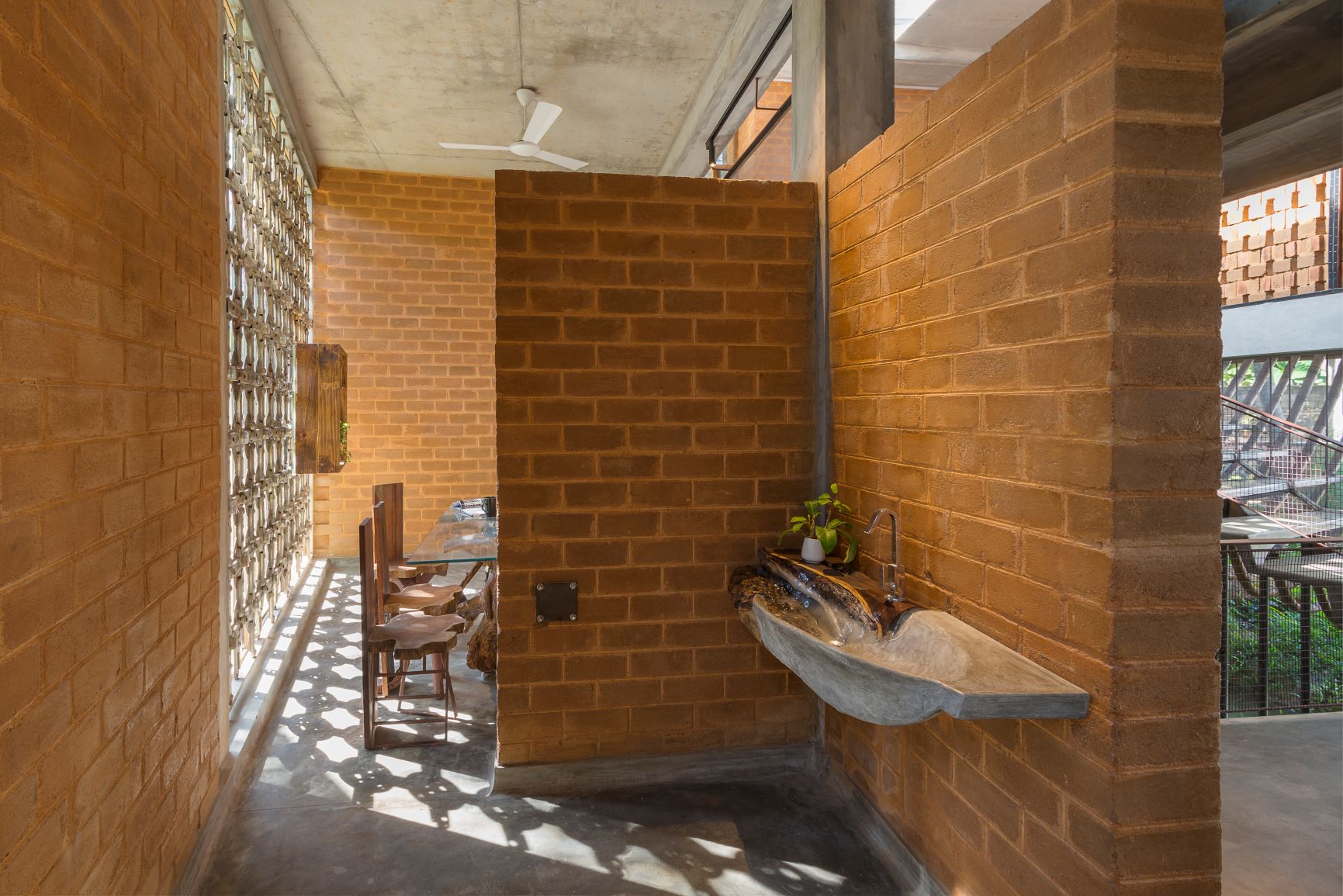 Wash-Basin-with-Waste-wood-Ferrocement